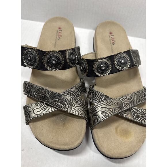 Taos Sandals Womens Slide Pewter Leather Slip On Medallion Size 9 - Picture 1 of 5